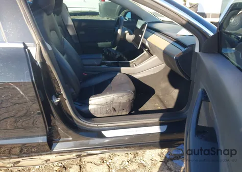 2018 Tesla Model 3 Long Range/Performance z USA, uszkodzony, nr VIN 5YJ3E1EB9JF054737